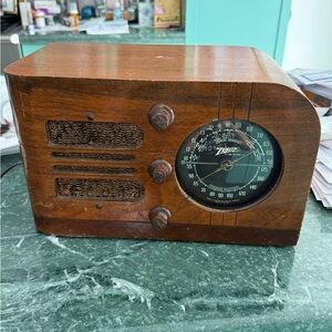 1940s Vintage Wooden Radio with Dial